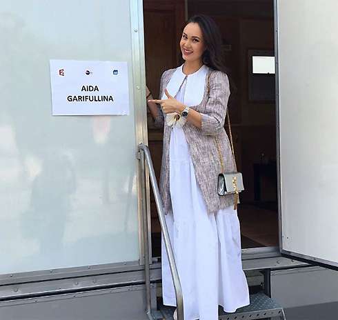 Певица начала носить свободные платья