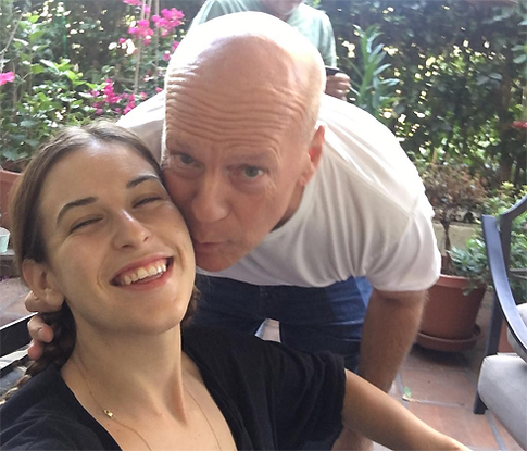 Дочь Брюса Уиллиса пришла на вечеринку топлес