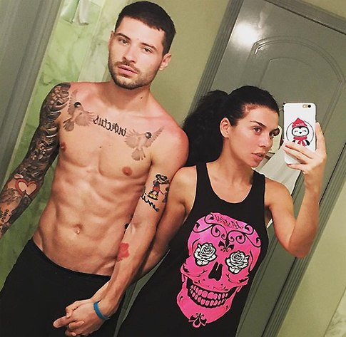 Анна Седокова рассталась с женихом