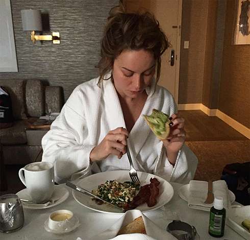 Бри Ларсон до церемонии...