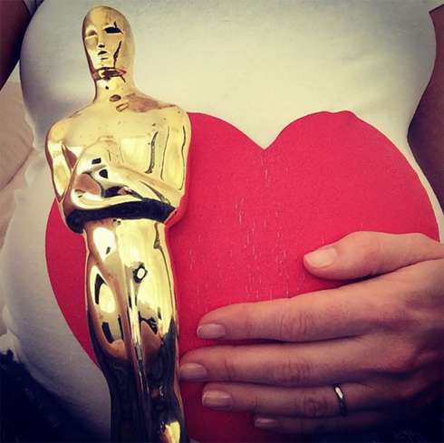 Энн Хэтэуэй пожелала всем удачи