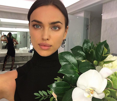 Ирина Шейк предпочитать отдыхать обнаженной