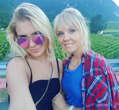 Анна Шульгина с мамой, певицей Валерией
