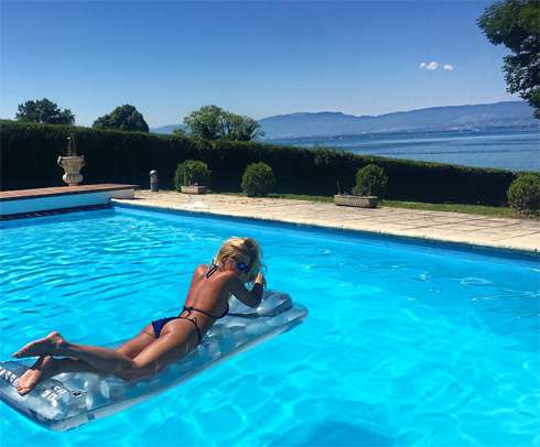 Дочь Валерии отдыхает во Франции Дочь Валерии отдыхает во Франции