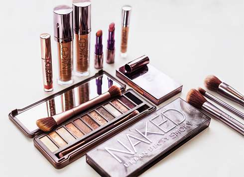 При создании образа использовались средства: 1. Палетка теней для глаз Naked Smoky, URBAN DECAY. 2. Тональная основа Naked, URBAN DECAY 