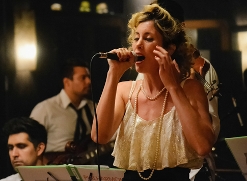 Как накачать пресс с помощью пения?