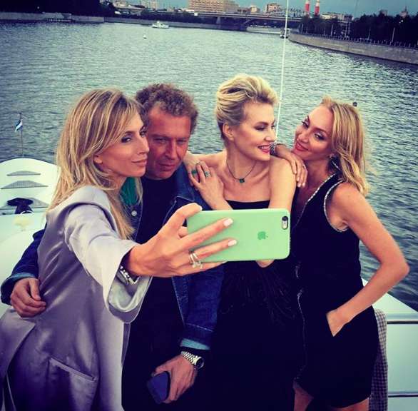 Гости активно фотографировались и публиковали снимки в своих микроблогах