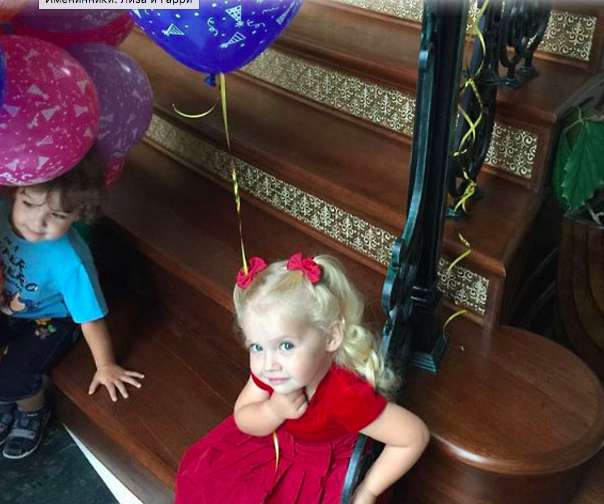 Это фото опубликовала у себя в инстаграме старшая сестра Лизы и Гарри - Кристина Орбакайте