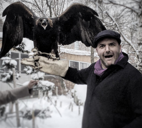 Ксения Собчак и Максим Виторган были не в восторге от предложения сфотографироваться с огромной птицей. Но все же рискнули