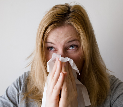 Психосоматика: почему нам выгодно болеть