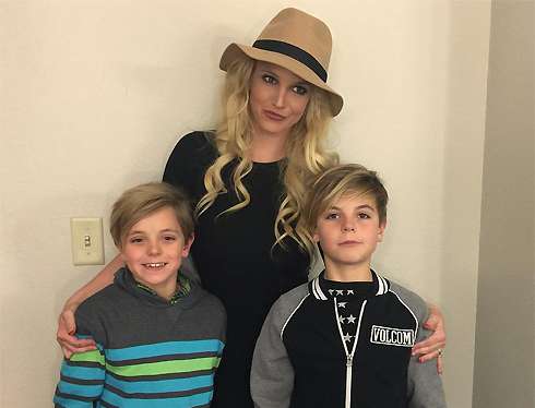 Бритни Спирс с сыновьями