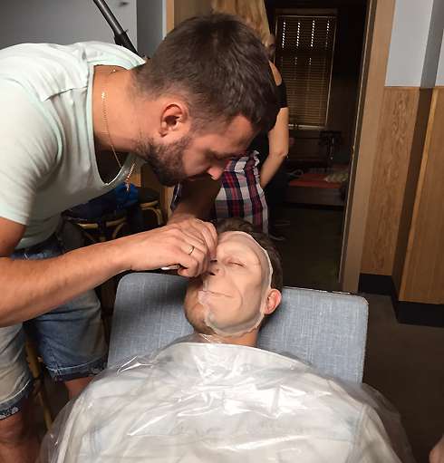 Музыкант долго искал специалистов по сложному гриму