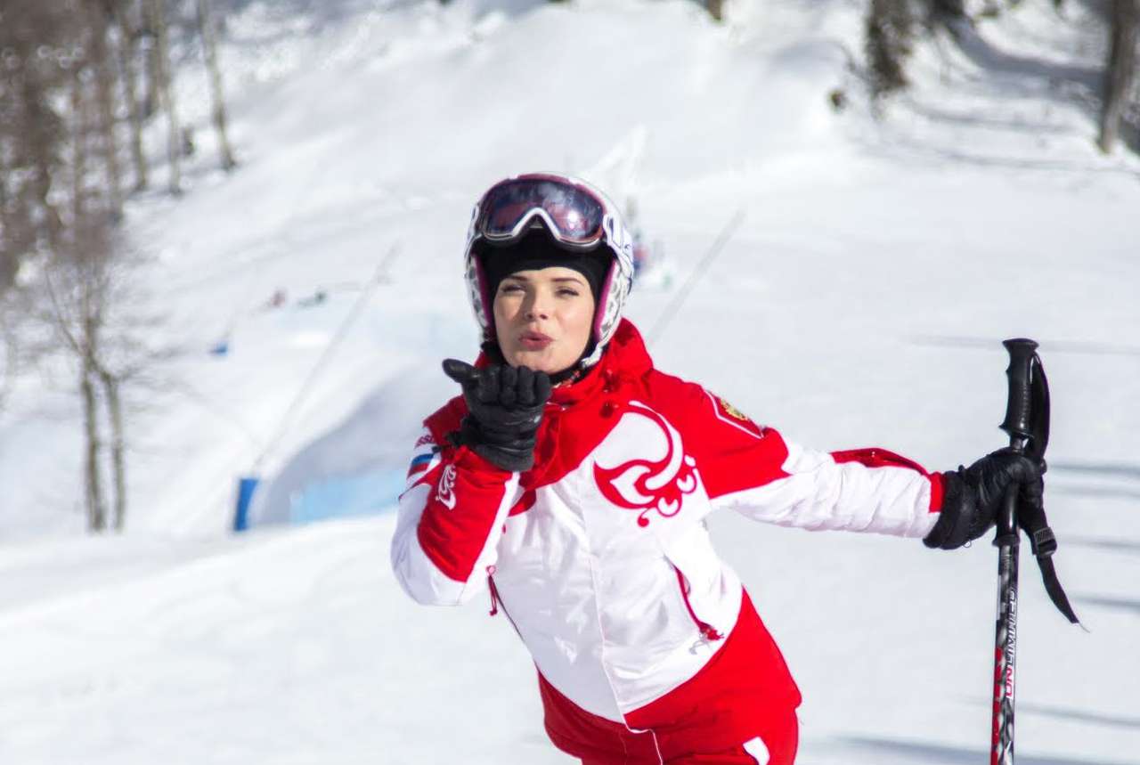 Актриса Анна Пескова улетела на российский курорт