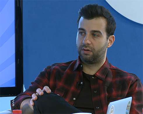 Иван Ургант устроил видеочат со своими поклонниками Иван Ургант устроил видеочат со своими поклонниками