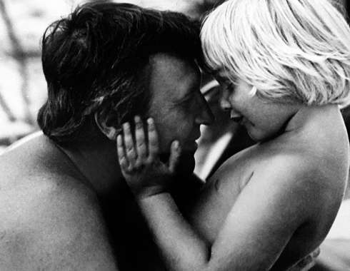 Наш герой с отцом, Эриком Вайсбергом. Он был известным кинопродюсером и работал с легендами советского кино