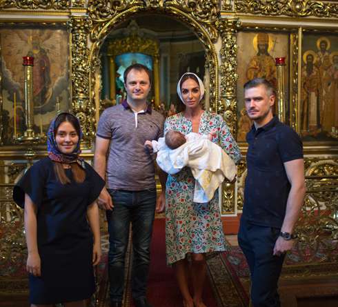 Варнава стала крестной мамой дочери Марии Кравченко 