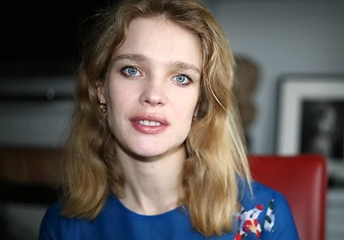 Водянова показала, как кормит сына грудью