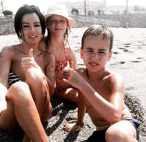 Юля Волкова с детьми