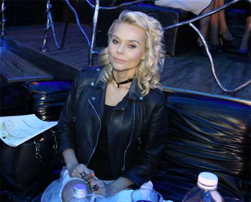 Ксения Новикова поддержала конкурсанток песней