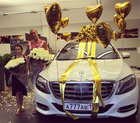 Новенький Maybach Волочковой - с номерами-инициалами Анастасии и ее дочери Ариадны