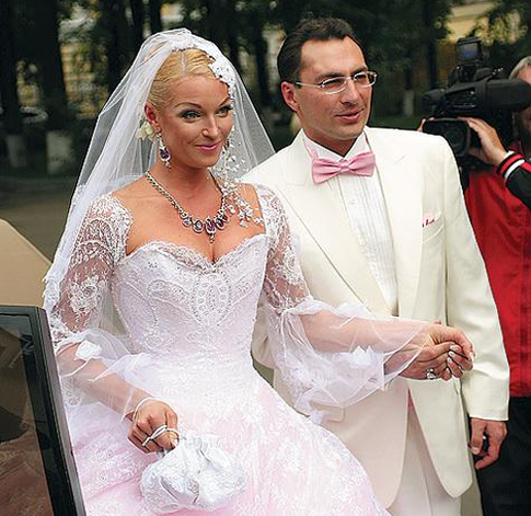 Волочкова похвасталась перед бывшим мужем своим особняком