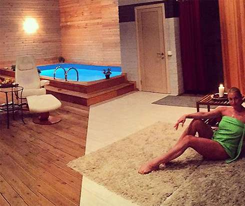 Анастасия Волочкова отправилась в баню в час ночи