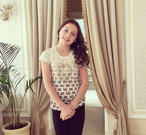 10-летняя Ариадна Волочкова впервые накрасилась