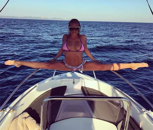 Новый шпагат Волочковой заставил обсуждать ее грудь