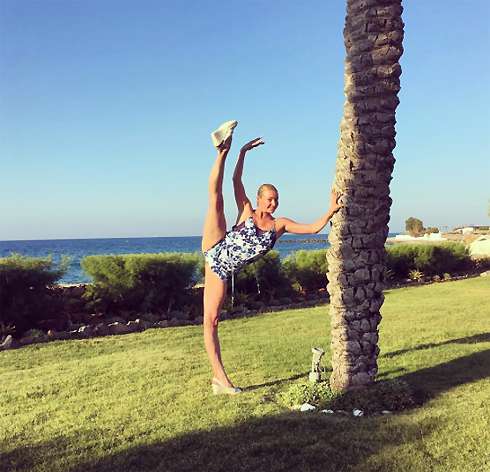 Традиционное фото фирменного шпагата Волочковой