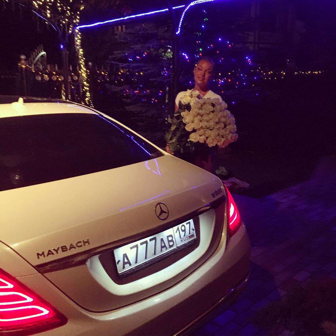 Анастасия Волочкова и ее новый автомобиль