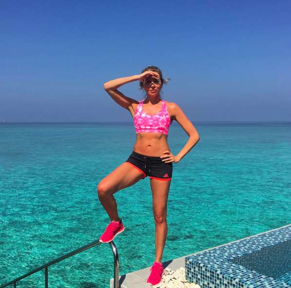 Несмотря на то, что Светлана уже дважды бабушка, она демонстрирует отличную физическую форму