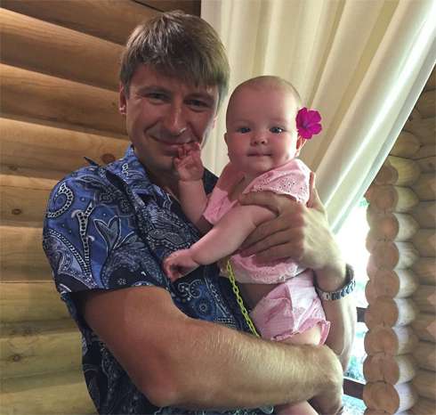 Алексей Ягудин с дочерью Мишель