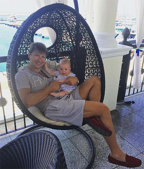 Ягудин привез семью в Сочи