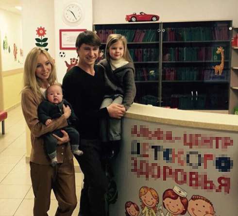 Счастливое семейство: Татьяна с 4-месячной Мишель и Алексей с 6-летней Елизаветой