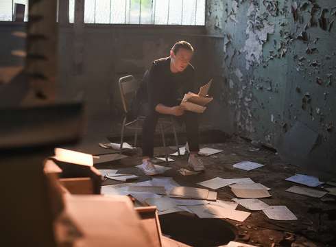 Стас Ярушин пострадал на съемках своего клипа, провалившись в этот люк