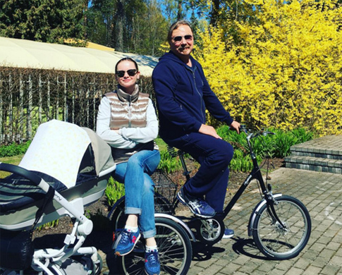 Появились первые снимки крестин дочери Игоря Николаева