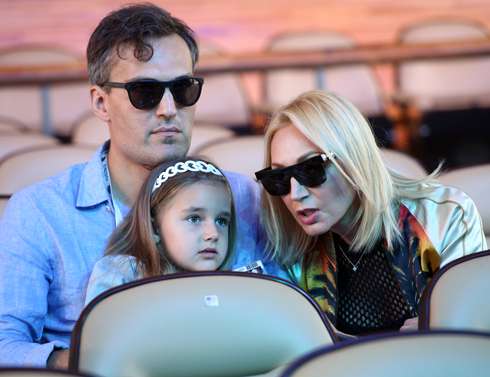 Михаил Земцов и Кристина Орбакайте с дочерью Михаил Земцов и Кристина Орбакайте с дочерью