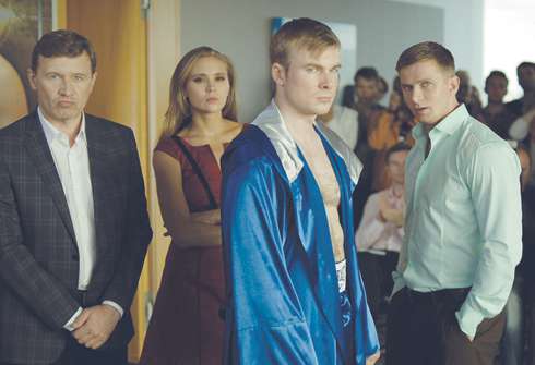 В новом сериале «Проспект обороны» Макар играет боксера. Перед съемками актеру пришлось серьезно заниматься боксом под присмотром специалистов