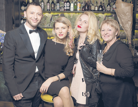 Роме Зверю подарили на день рождения «Голубой огонек»