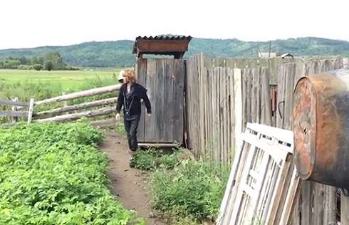 Сергей Зверев в шоке от местного туалета