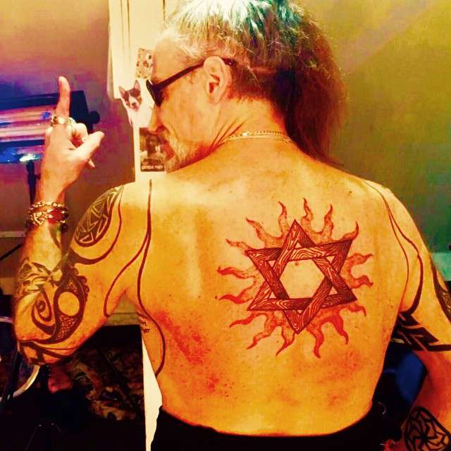 Никита Джигурда сделал татуировку в честь жены 