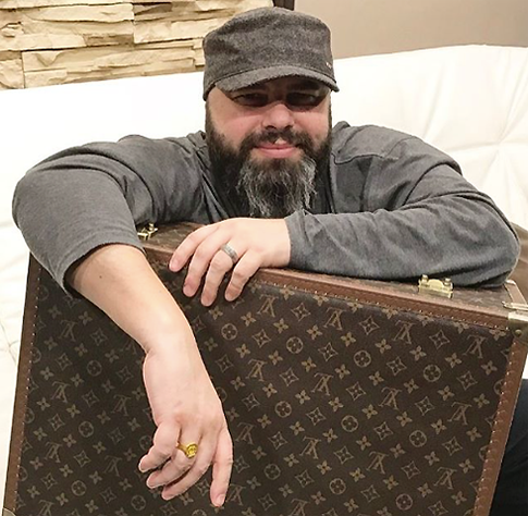 Максим Фадеев лежит под капельницей