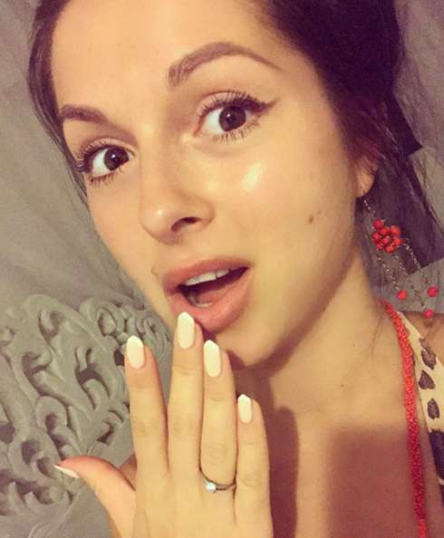 Нюша показала помолвочное кольцо