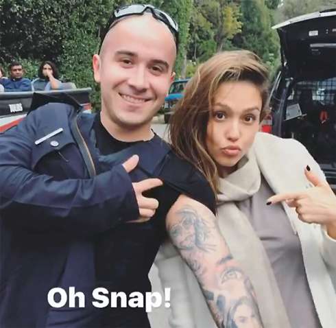 Этот полицейский вытутаировал лицо Джессики Альбы на своей руке