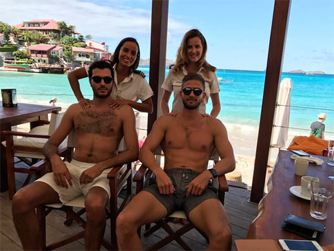 Экс-муж Вики Бони, забравший дочь, зажигает в ночных клубах