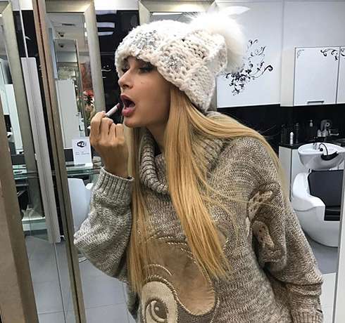 Эвелина Бледанс удивила поклонников светлыми волосами