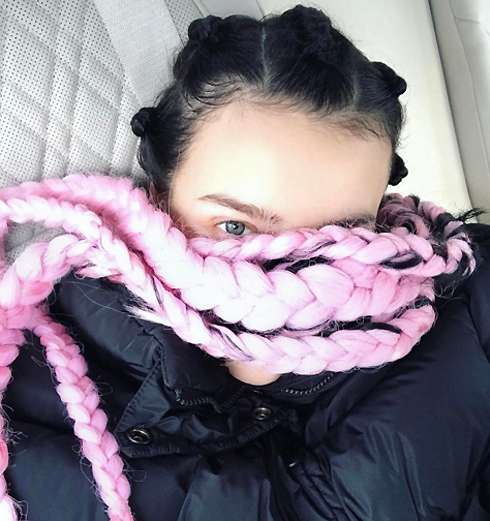 Лена Темникова заплела косы Лена Темникова заплела косы