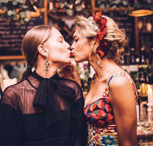 Певица родилась в один день со своей подругой Ханной Хмелевой 