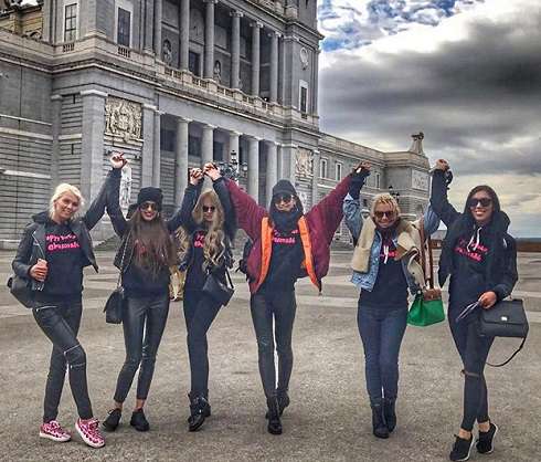 Мои, - подписала снимок Бузова