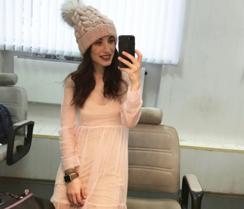 Поклонники попытались сфотографировать дочь Дайнеко